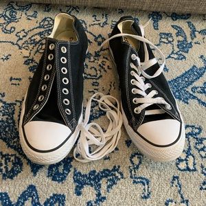 Black low top converse